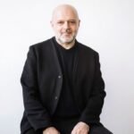 Arte y Elegancia: Hussein Chalayan Impulsa la Moda Demi-Couture en Vionnet