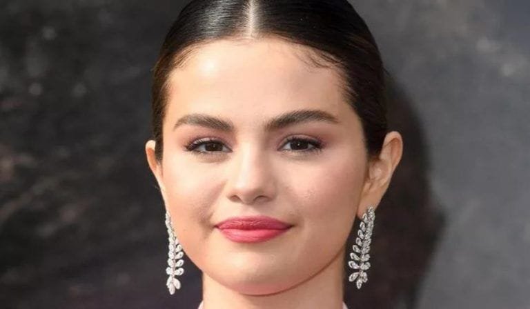 Llega la marca de belleza de Selena Gomez: Rare Beauty
