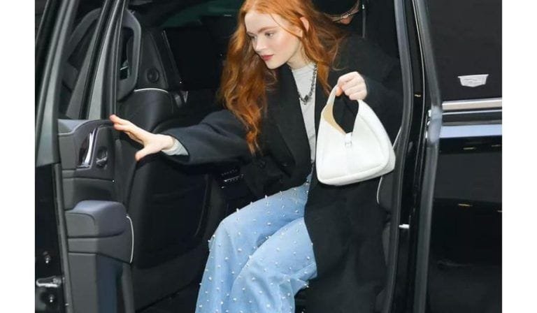 Sadie Sink trae de vuelta la moda controvertida de los jeans Y2K