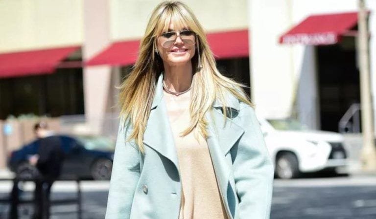 Heidi Klum respalda el uso de pantalones inspirados en la moda de los años 70