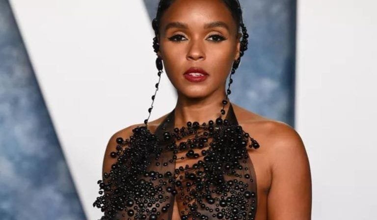 Tendencia vestido transparente en los Oscar 2023