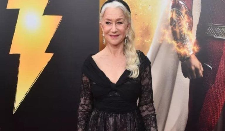 Helen Mirren usa versión discreta de tendencia transparente