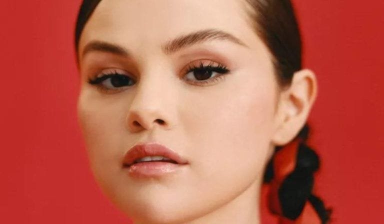 La rutina de cuidado personal de Selena Gomez es extremadamente identificable