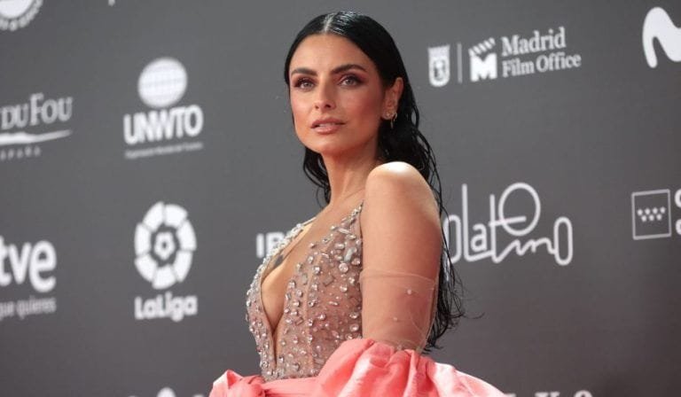 Aislinn Derbez causa sensación en redes con ropa transparente