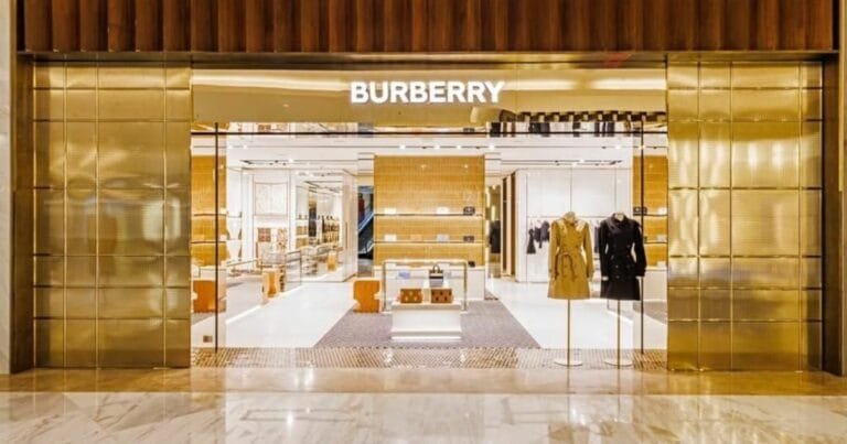 Burberry se Renueva: Anuncia Importantes Nombramientos en su Equipo Directivo