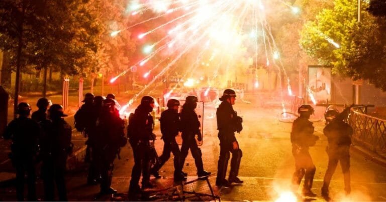 Celine Cancela su Desfile por los Disturbios en Francia