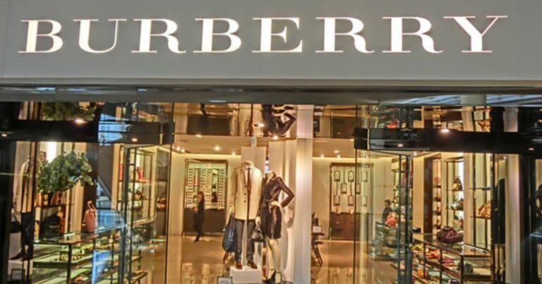 China Impulsa a Burberry