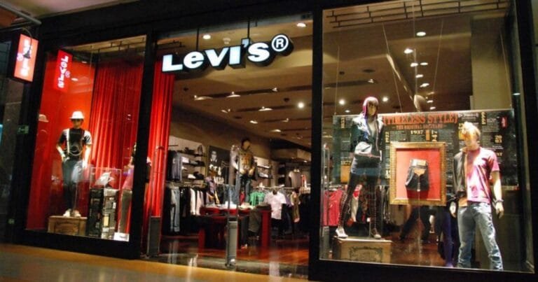 Levi’s afronta Desafíos en el Comercio Mayorista de EE. UU
