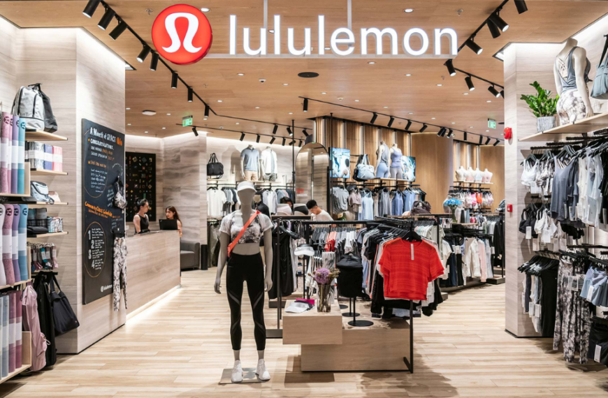 Lululemon impacta con sus prometedoras perspectivas en pleno auge del yogawear