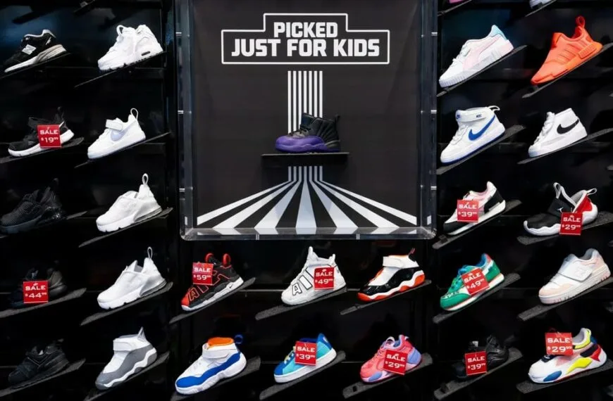 Foot Locker recorta sus previsiones anuales