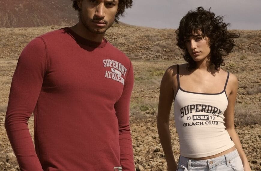 Superdry enfrenta un año complicado con caída en ventas