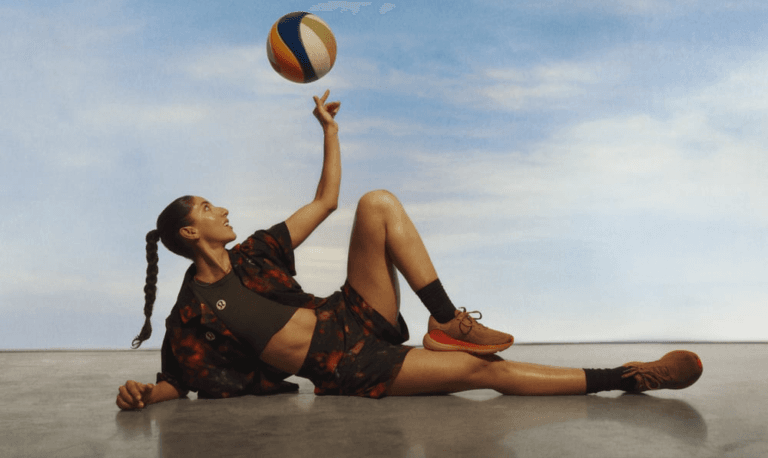 Lululemon rebaja sus previsiones por baja demanda en EE.UU. y pocas novedades