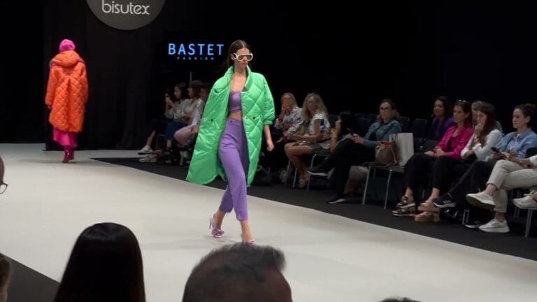 Desfile Bastet | MOMAD 23 septiembre