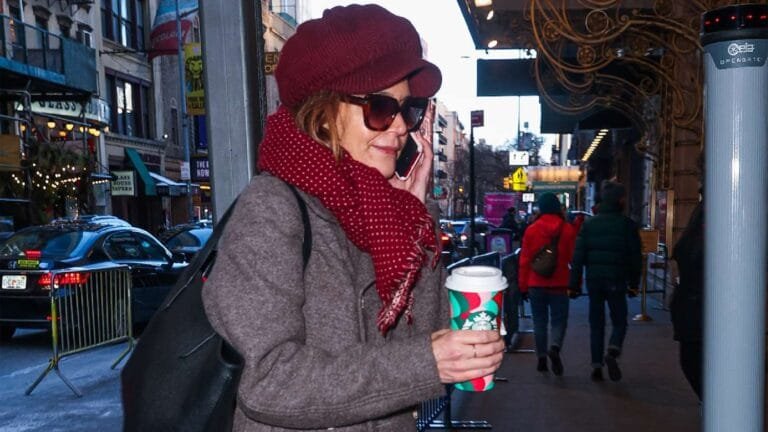 El excéntrico conjunto de Katie Holmes incluía todas sus cosas favoritas en un solo look