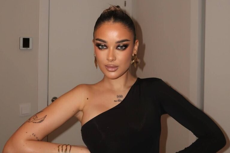 Julia Janeiro vuelve a aparecer con un cambio de look radical que ha transformado por completo su melena