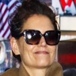 Katie Holmes lució una versión oversize de este práctico básico de invierno