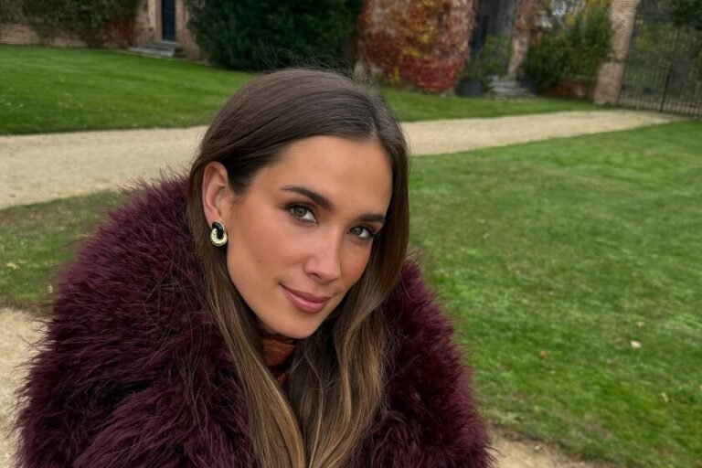 María Pombo transforma completamente su melena sin necesidad de un nuevo corte de pelo