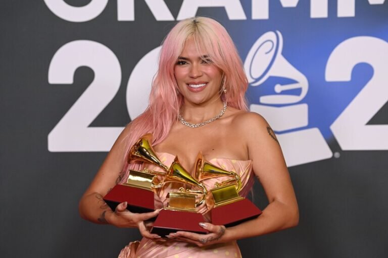 Karol G sorprende con un cambio de look radical mucho más natural