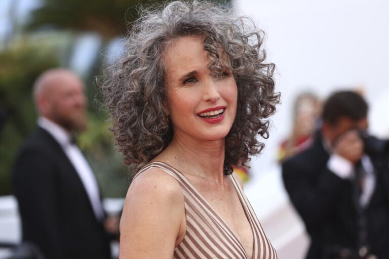 Tras años tiñendo nuestras canas, un estudio sugiere un tratamiento para evitar su aparición