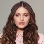 Bely Gallego, experta en cabello de Bellissima: «Es fundamental usar sérums o aceites anti-frizz al realizar ondas, ya que mantienen el cabello hidratado, suave y controlado, evitando el encrespamiento»