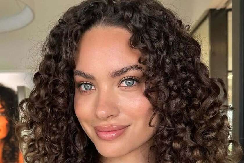 Este producto de marca francesa realza los rizos al máximo y controla el encrespamiento