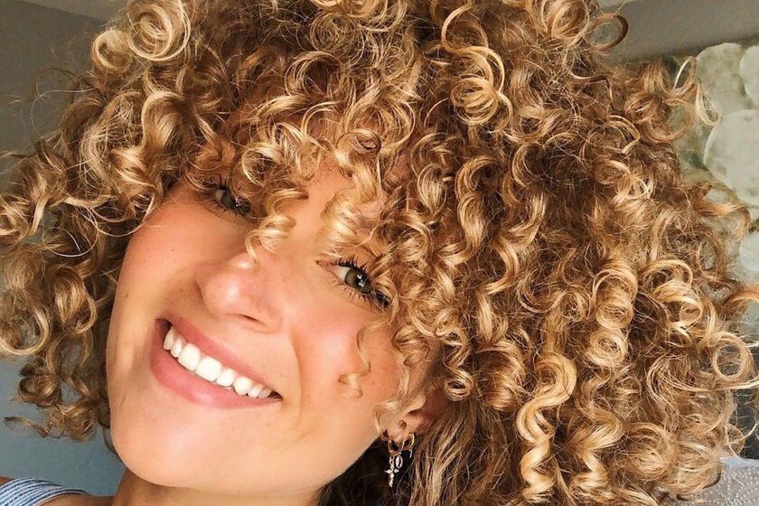 Consigue unos rizos definidos y voluminosos…