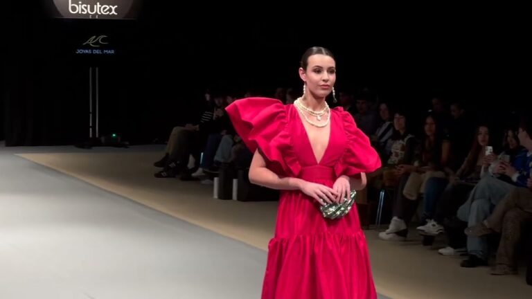 Desfile Asociación Mujeres Brillantes – MUBRI en #MOMAD25