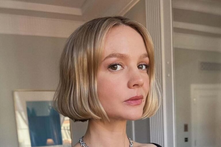 Esta melena bob en tono champán pulida y perfecta supera cualquier recogido para destacar como invitada de boda