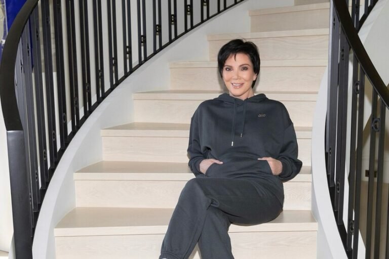 Kris Jenner cambia de look drásticamente y rejuvenece 15 años de un plumazo
