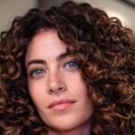 Druni cuenta con el potenciador de rizos que actúa desde el interior del cabello para restaurar la forma de los bucles