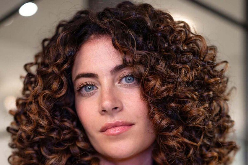 Druni cuenta con el potenciador de rizos que actúa desde el interior del cabello para restaurar la forma de los bucles