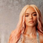 Karol G no solo estrena documental en Netflix, sino que también se cambia de look con una tendencia actual