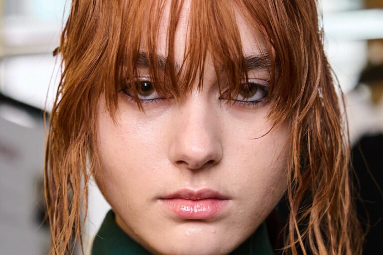 El cabello en recesión es tendencia: ahora se lleva el pelo como si llevaras 100 días sin levantarte de la cama y nos encanta