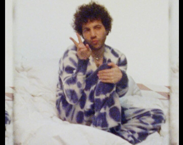El consejo de Benny Blanco para encontrar el amor: “No te conformes”