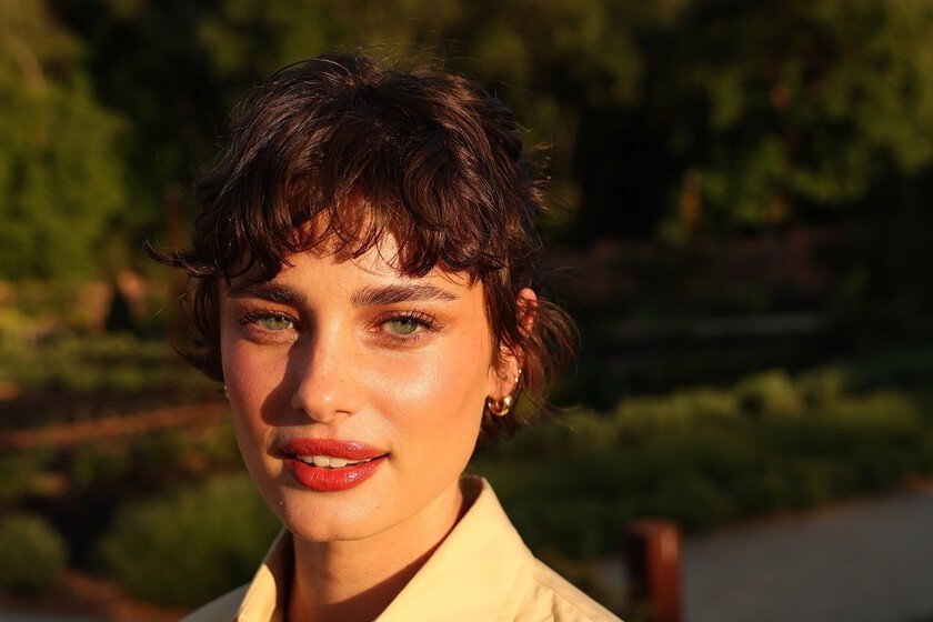 El corte de pelo híbrido entre el pixie y el bob para cabello rizado