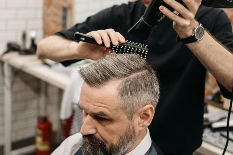 Un mejor peinado no solo depende de tu corte: cómo elegir el cepillo adecuado según tu tipo de cabello