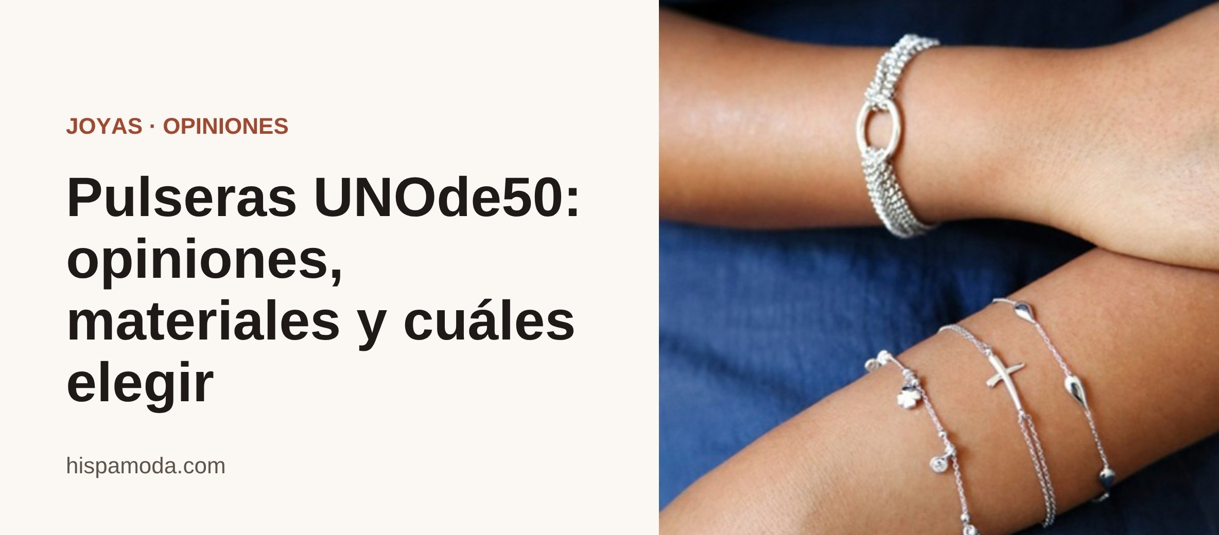 Portada: brazos con una pulsera ancha y tres pulseras finas de plata sobre tela azul