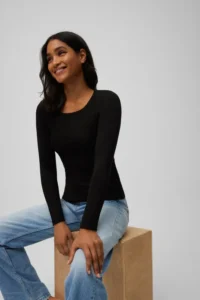 Camiseta térmica de manga larga de tacto extrasuave de Ysabel Mora, en negro