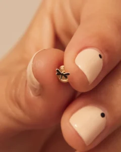 Pendiente Mini Libélula (oro macizo 18 kt) de Apodemia